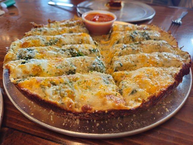 Famulari’s Pizzaria: Cane Bay