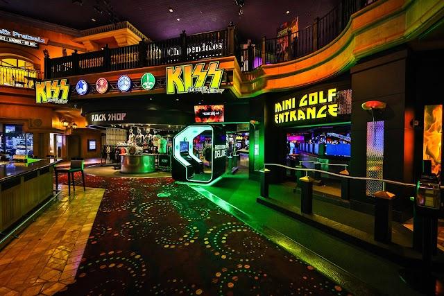 KISS by Monster Mini Golf