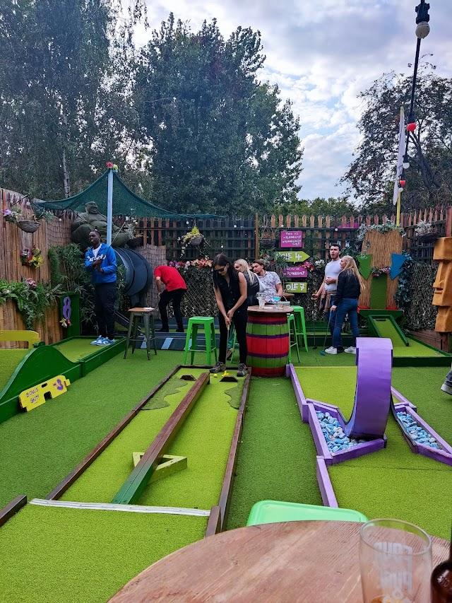 Plonk Crazy Golf - London Fields