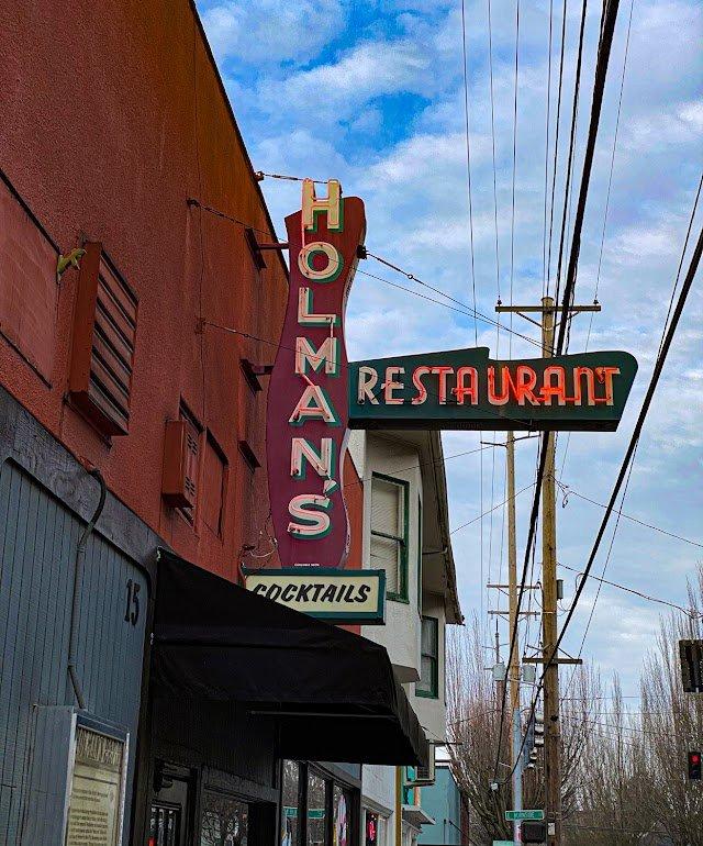 Holman's Bar & Grill