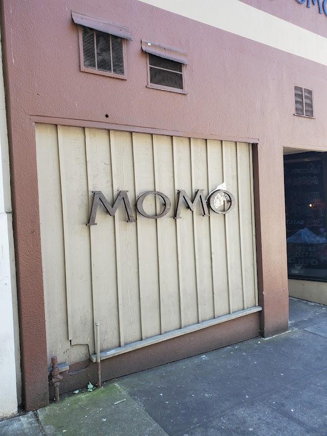 Momo Bar Maximo